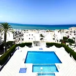 With Pool & Balcony Less Than 10min Walk To La Mata Beach! * Torrevieja