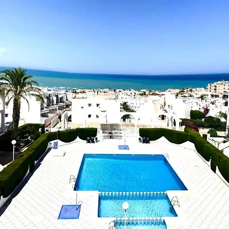 With Pool & Balcony Less Than 10min Walk To La Mata Beach! * Torrevieja